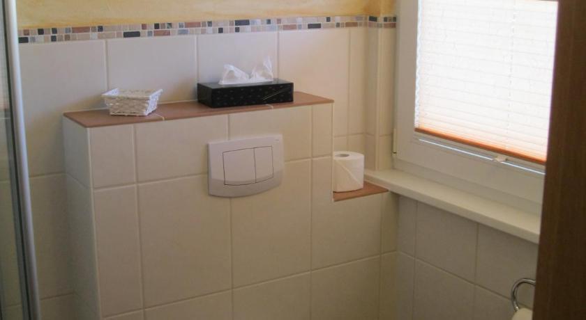 Tommes Gaestehaus Zur Muehle Schmallenberg Room photo