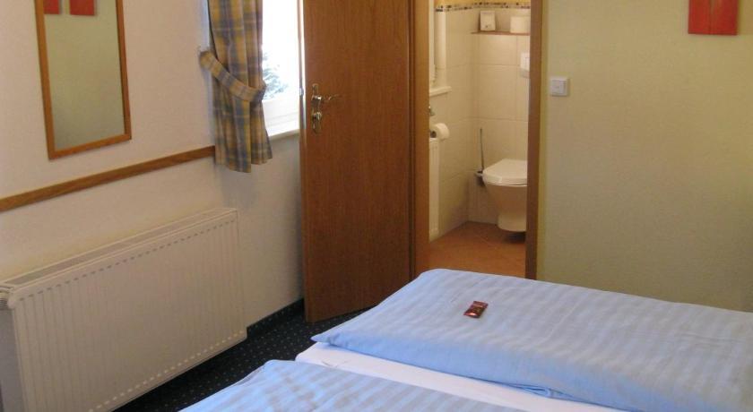 Tommes Gaestehaus Zur Muehle Schmallenberg Room photo
