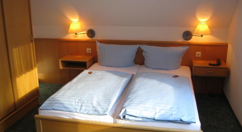 Tommes Gaestehaus Zur Muehle Schmallenberg Room photo