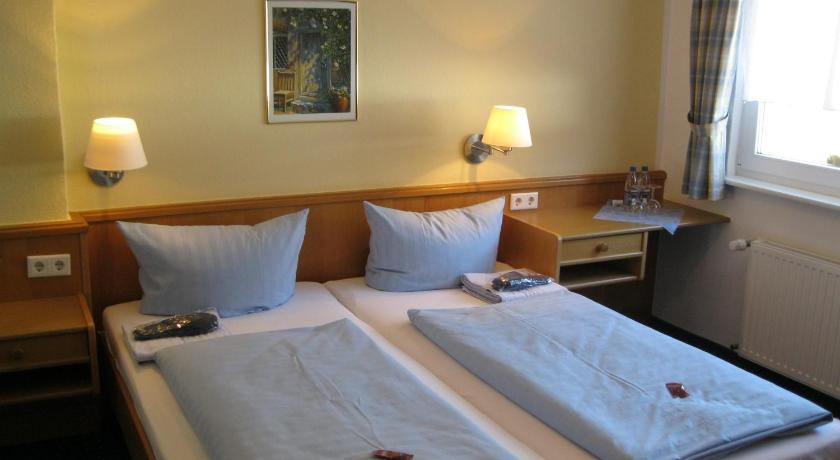 Tommes Gaestehaus Zur Muehle Schmallenberg Room photo