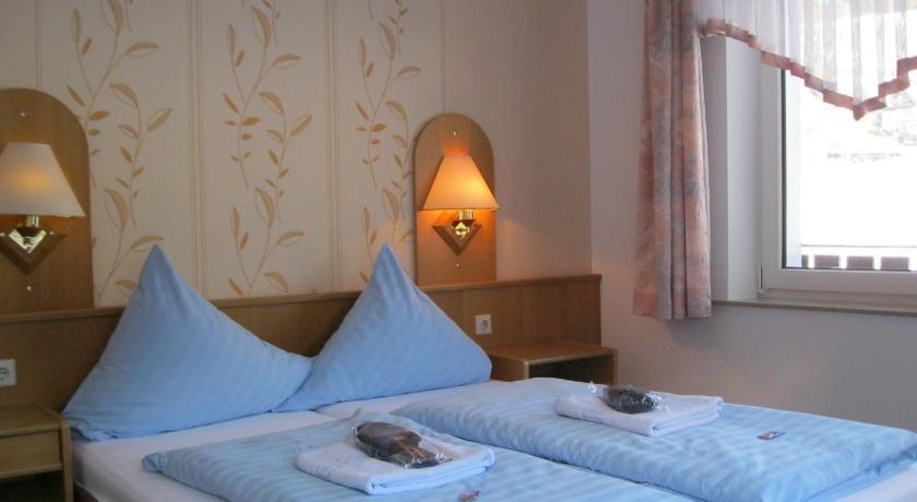 Tommes Gaestehaus Zur Muehle Schmallenberg Room photo
